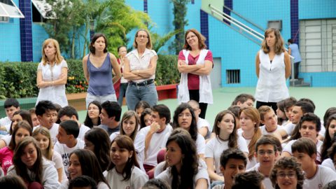 Homenagem aos novos universitários